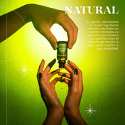 Aceite esencial de Tea Tree con tapa de seguridad, ideal para uso en cuidado de la piel y limpieza.