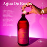 Agua de rosas Agartha aplicada sobre el cabello húmedo como acondicionador sin enjuague, mejorando su textura y estimulando su crecimiento.