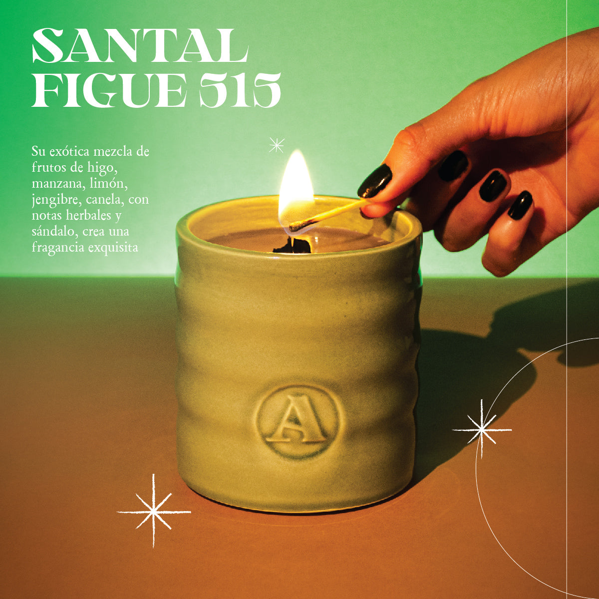 Vela Santal Figue 515 encendida, diseñada para llenar tus espacios con un aroma duradero y envolvente.